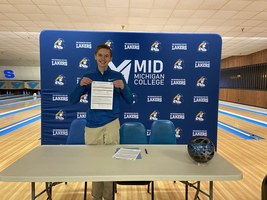 Cody O'Neil signs with Mid Michigan Community College